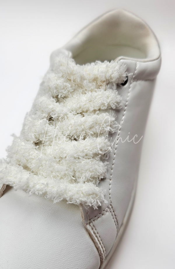 Fuzzy Wide Shoelaces